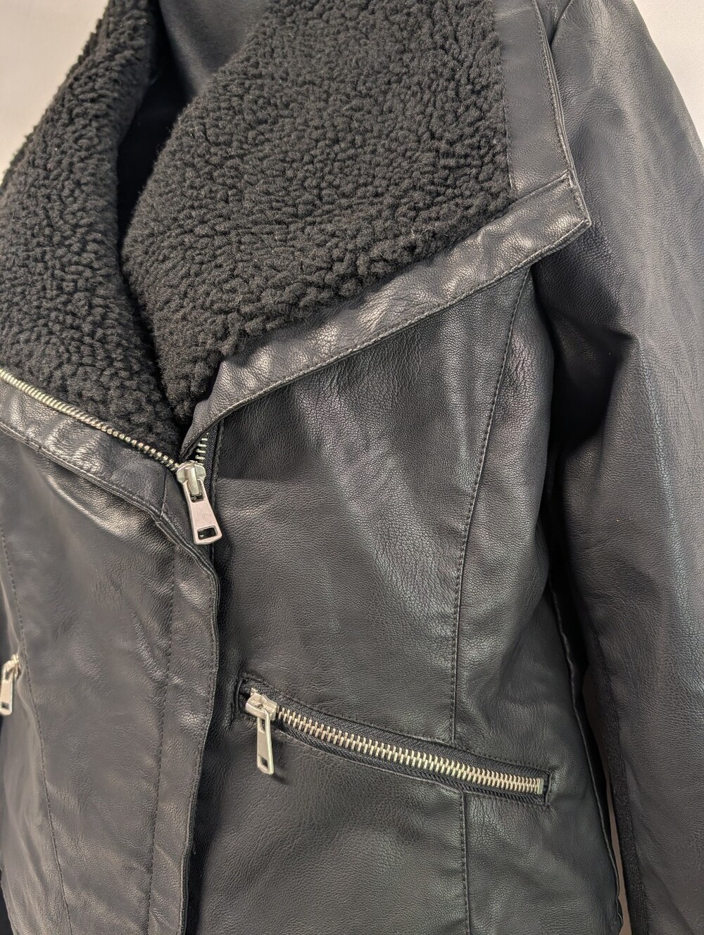 Baccini Black Faux Leather Sherpa Collar Moto Jacket Asymmetrical Zip Size M - Picture 6 of 8